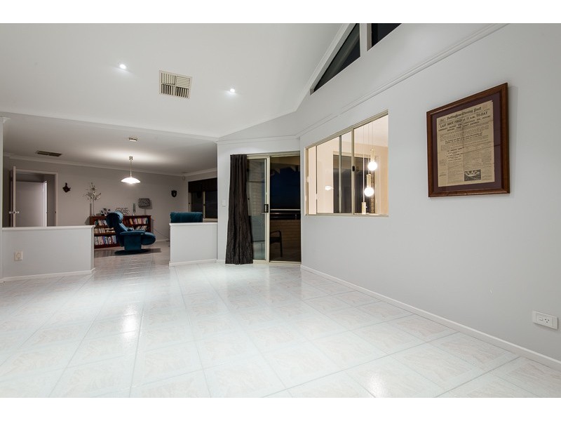 6B The Cove, Coogee WA 6166