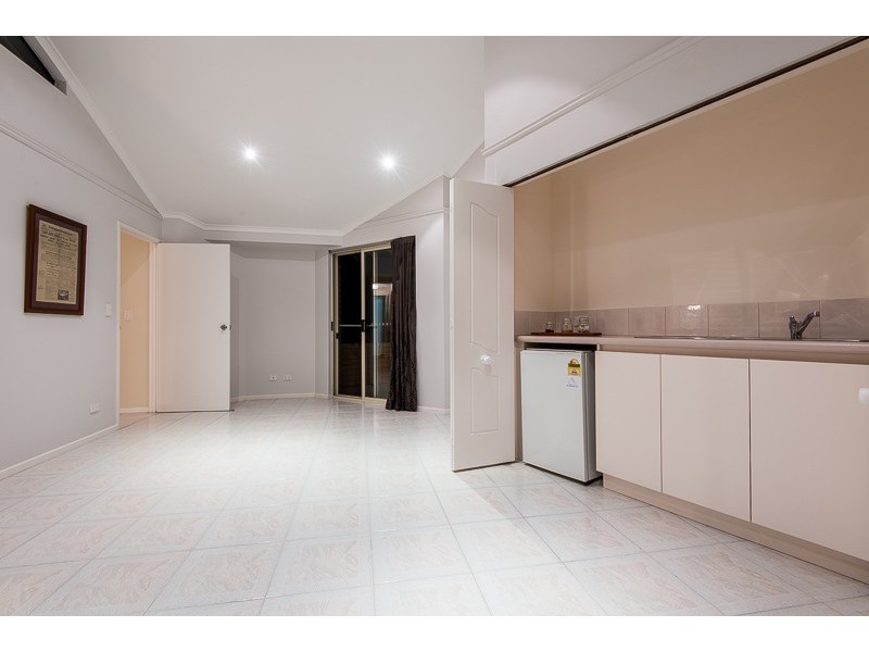 6B The Cove, Coogee WA 6166
