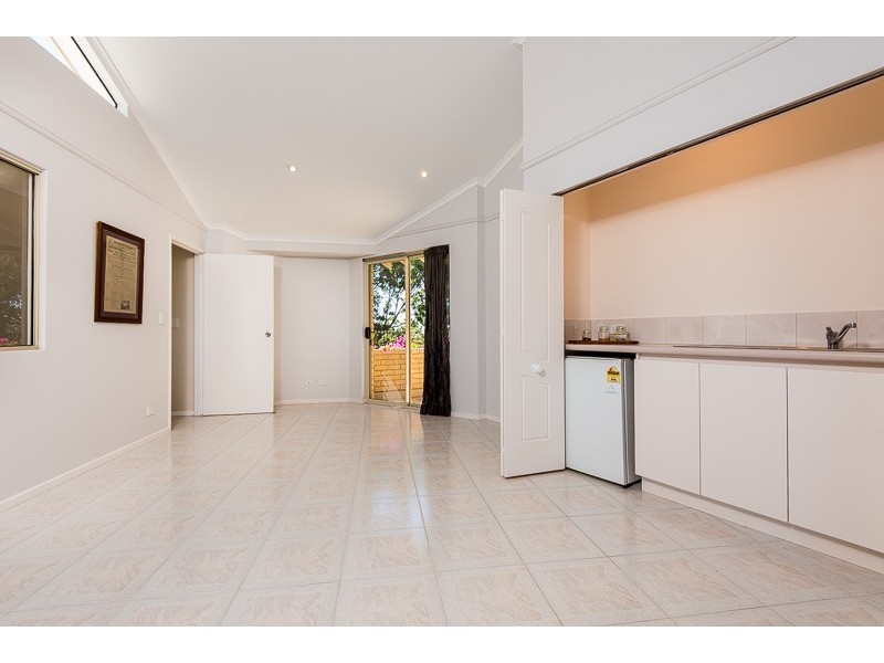 6B The Cove, Coogee WA 6166