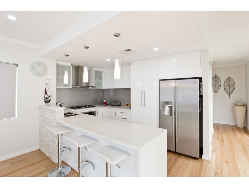 39B Ochiltree Way, Kardinya WA 6163