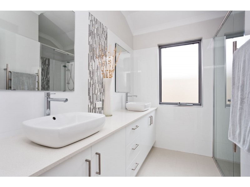 39B Ochiltree Way, Kardinya WA 6163