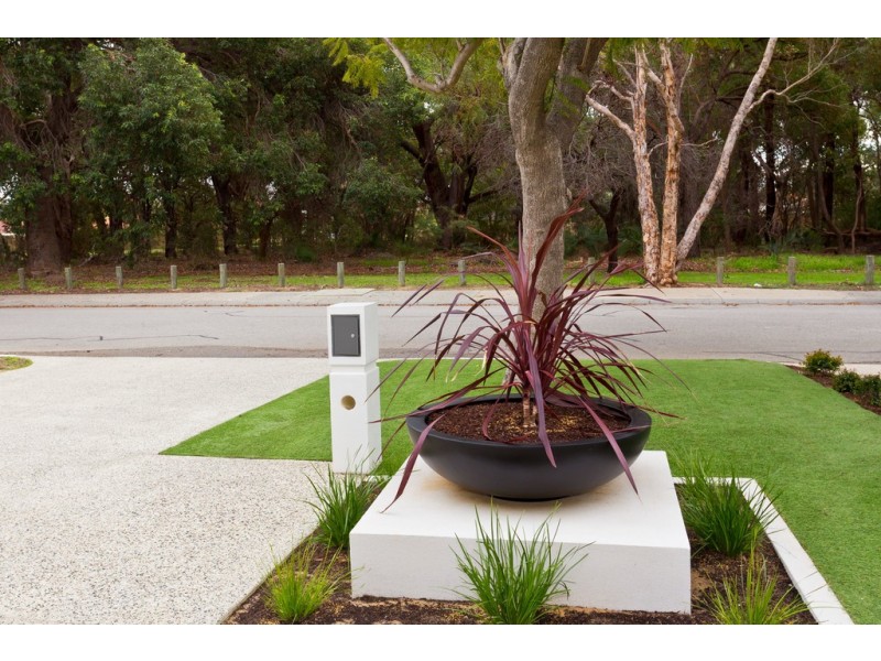 39B Ochiltree Way, Kardinya WA 6163