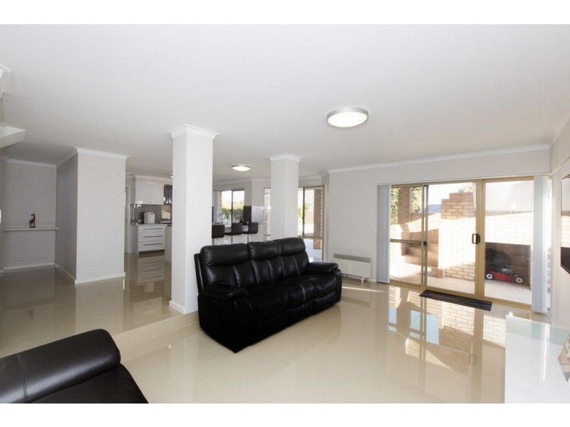 30 Amity Boulevard, Coogee WA 6166