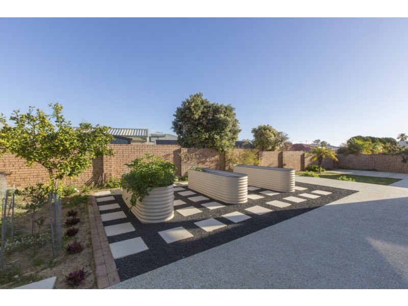 30 Amity Boulevard, Coogee WA 6166