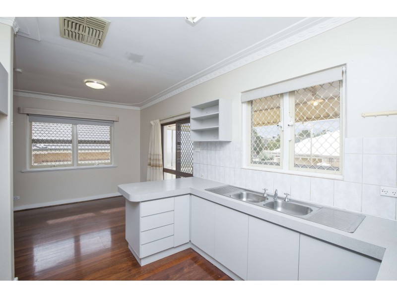 168 Carrington Street, Hilton WA 6163