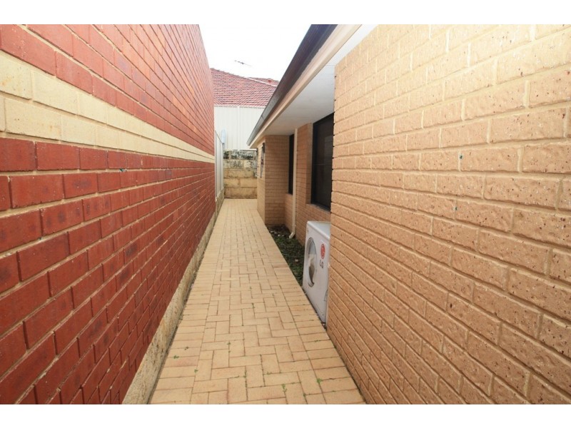 9 Peel Road, Coogee WA 6166