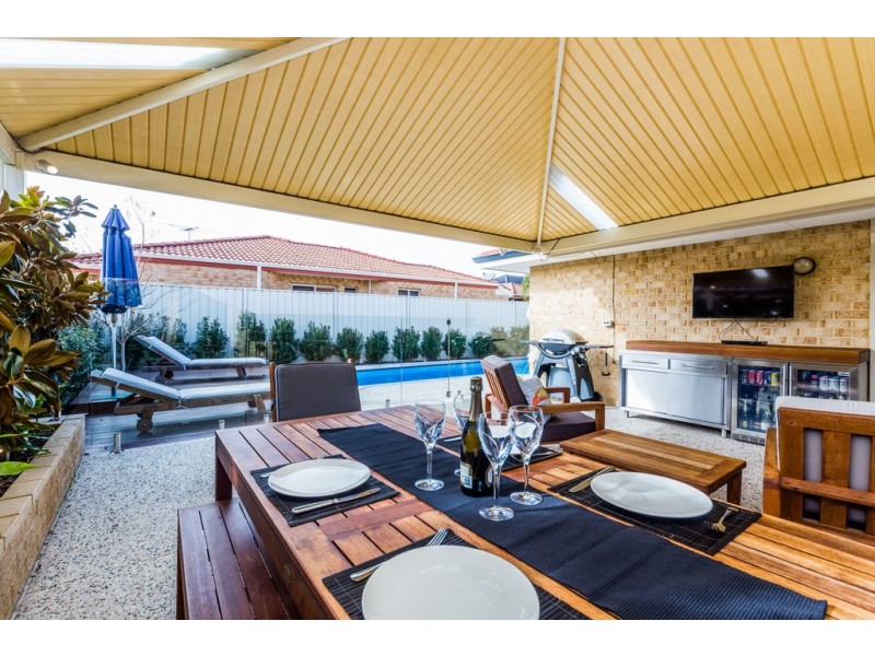 6 Peel Road, Coogee WA 6166