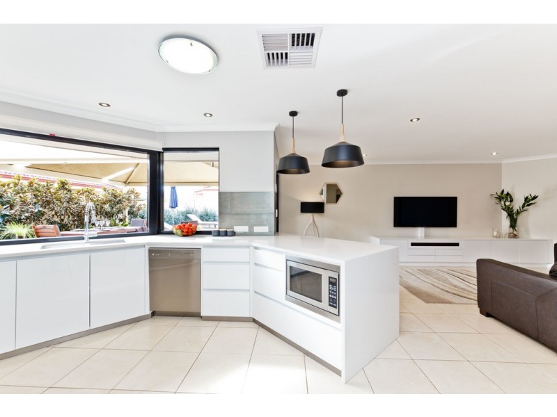 6 Peel Road, Coogee WA 6166