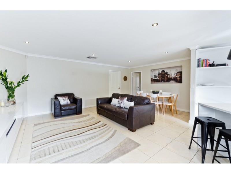 6 Peel Road, Coogee WA 6166