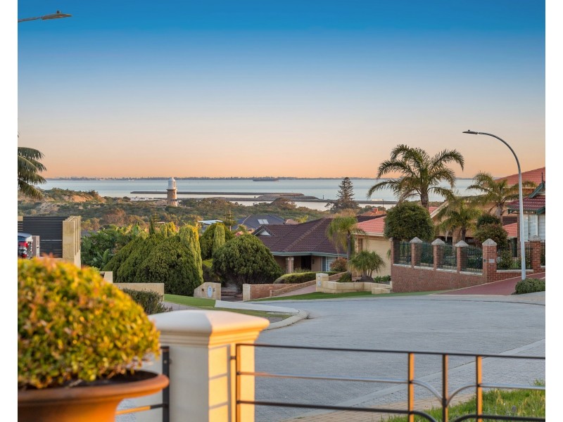 19 Longreach Parade, Coogee WA 6166