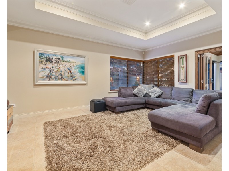 19 Longreach Parade, Coogee WA 6166