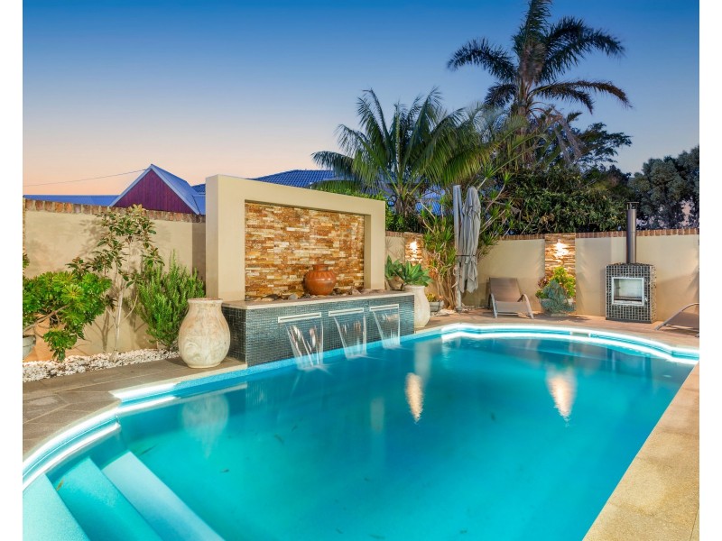 19 Longreach Parade, Coogee WA 6166