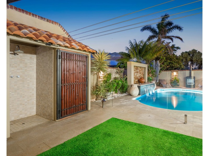 19 Longreach Parade, Coogee WA 6166