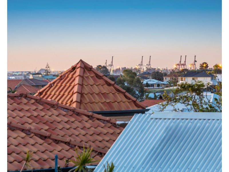 19 Longreach Parade, Coogee WA 6166