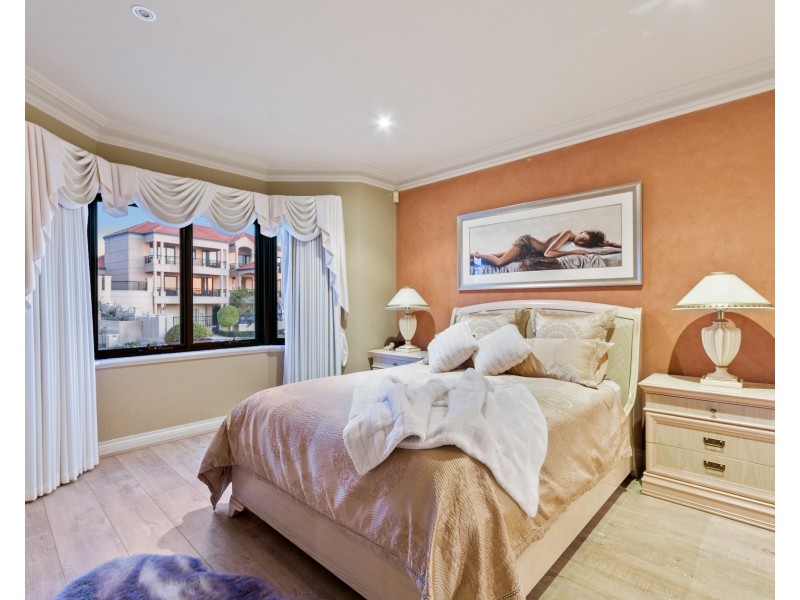 19 Longreach Parade, Coogee WA 6166