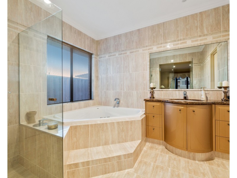 19 Longreach Parade, Coogee WA 6166