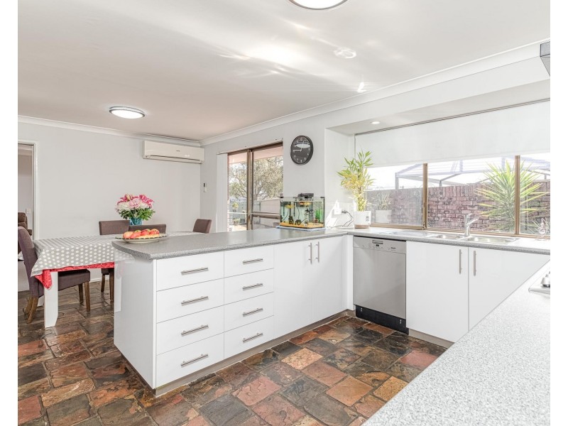 16 Banksia Place, Yangebup WA 6164