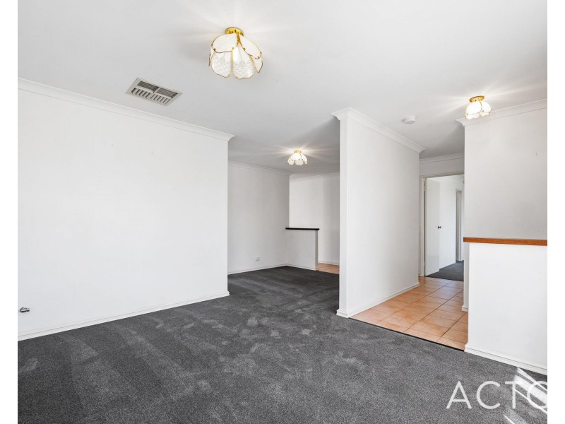 8 Garbin Place (Lake Coogee), Munster WA 6166