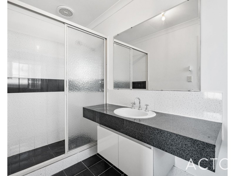 8 Garbin Place (Lake Coogee), Munster WA 6166