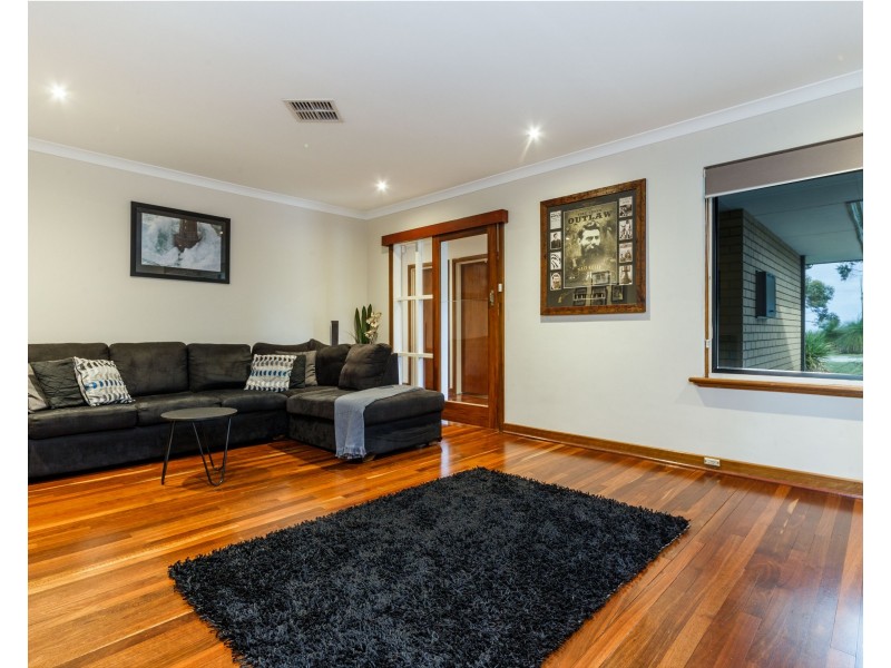 32 Bullfinch Street, Spearwood WA 6163