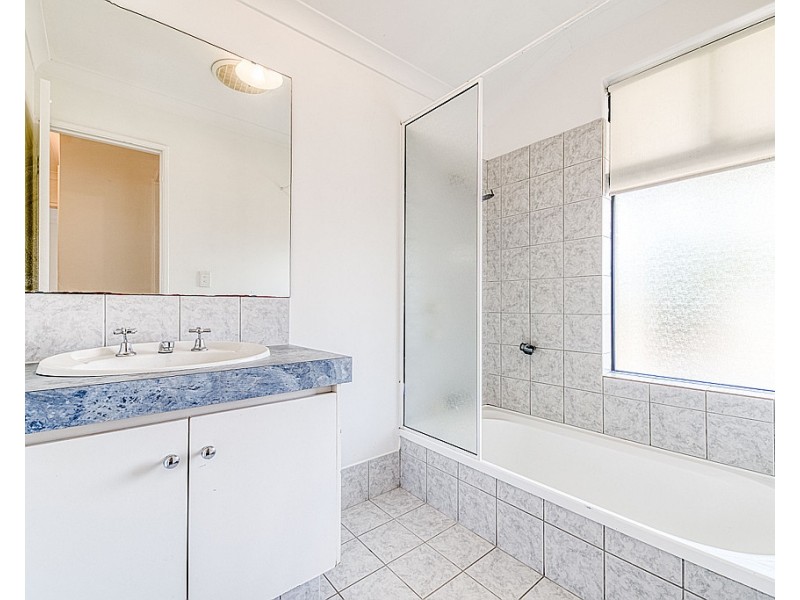 24 Starlight Pass, Seville Grove WA 6112