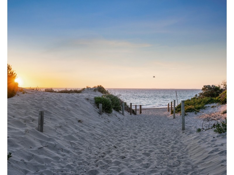 1/3 Garston Way, North Coogee WA 6163