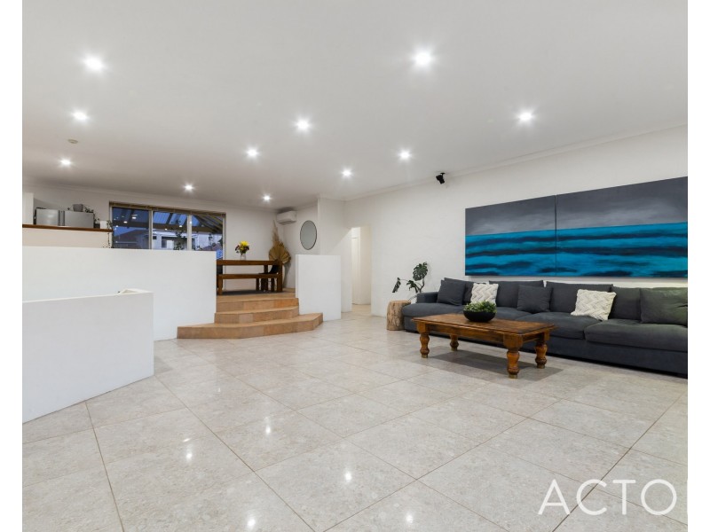 12 Geordie Court, Coogee WA 6166