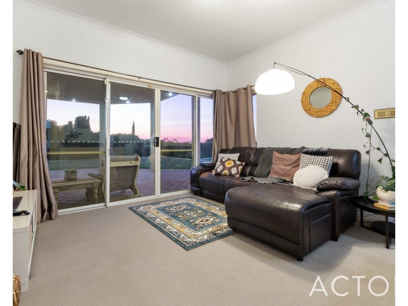 12 Geordie Court, Coogee WA 6166