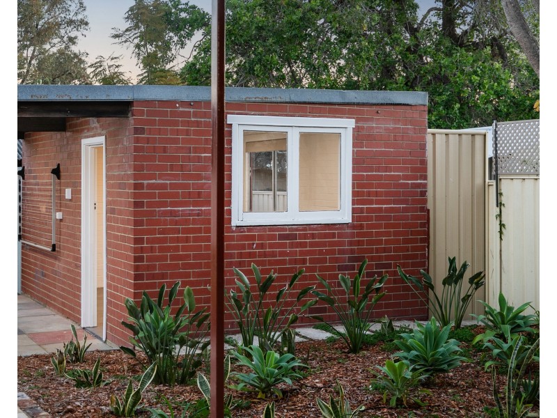 21 Hilory Street, Coolbellup WA 6163