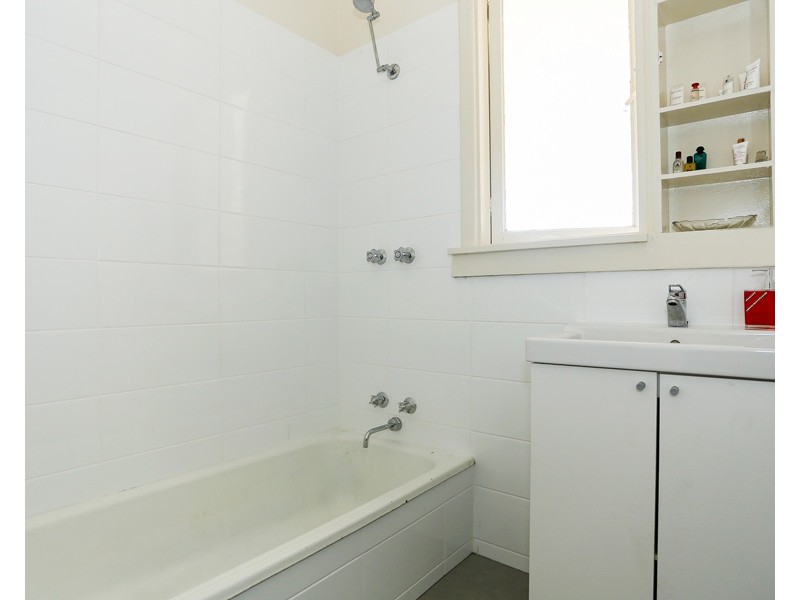 16 Counsel Road, Coolbellup WA 6163