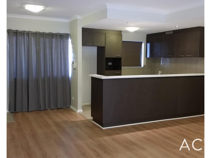 27/2 Stockton Bend, Cockburn Central WA 6164