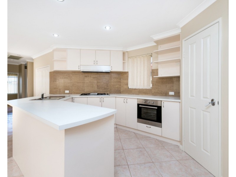 22A Sumich Gardens, Coogee WA 6166