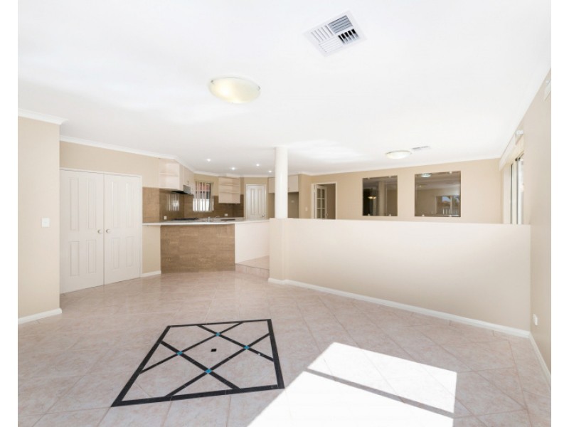 22A Sumich Gardens, Coogee WA 6166