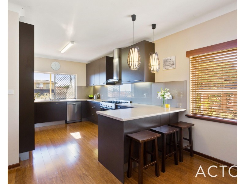 39 Beach Road, Coogee WA 6166