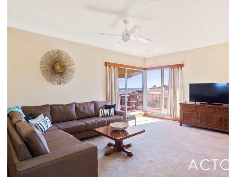 39 Beach Road, Coogee WA 6166