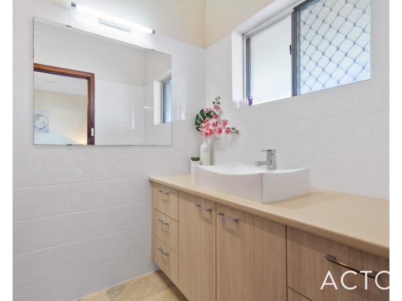 39 Beach Road, Coogee WA 6166