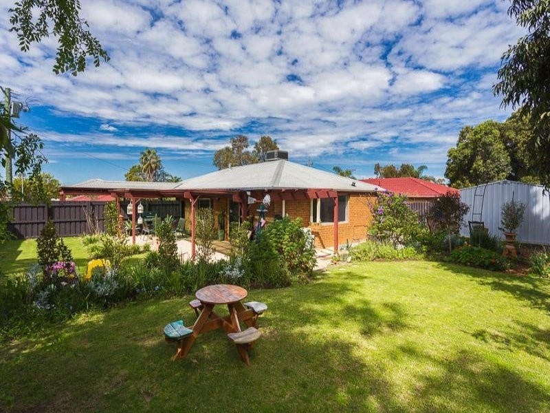 9 Grassbird Loop, Yangebup WA 6164