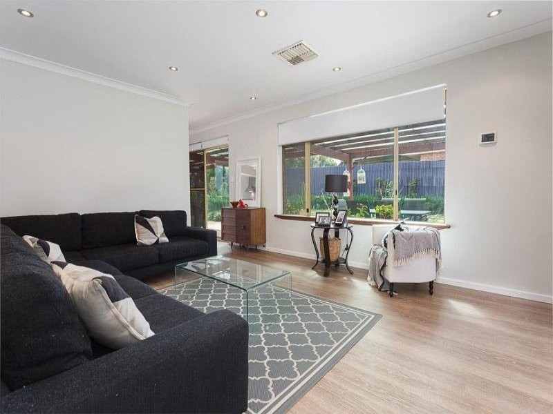 9 Grassbird Loop, Yangebup WA 6164