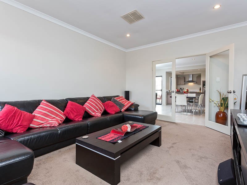 30 Camden Boulevard, Aubin Grove WA 6164