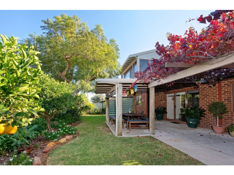 12 Orwell Court, Munster WA 6166