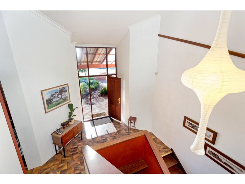 12 Orwell Court, Munster WA 6166