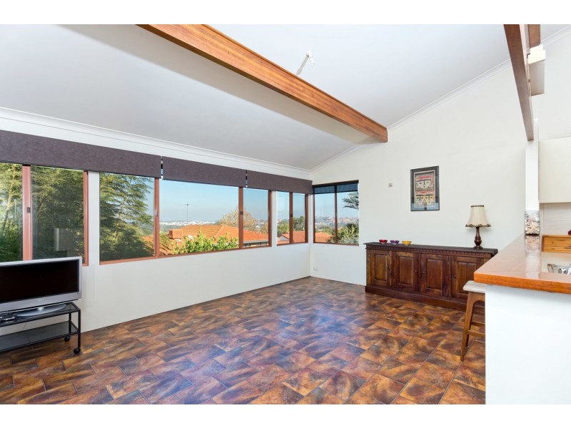 12 Orwell Court, Munster WA 6166