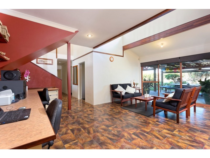 12 Orwell Court, Munster WA 6166