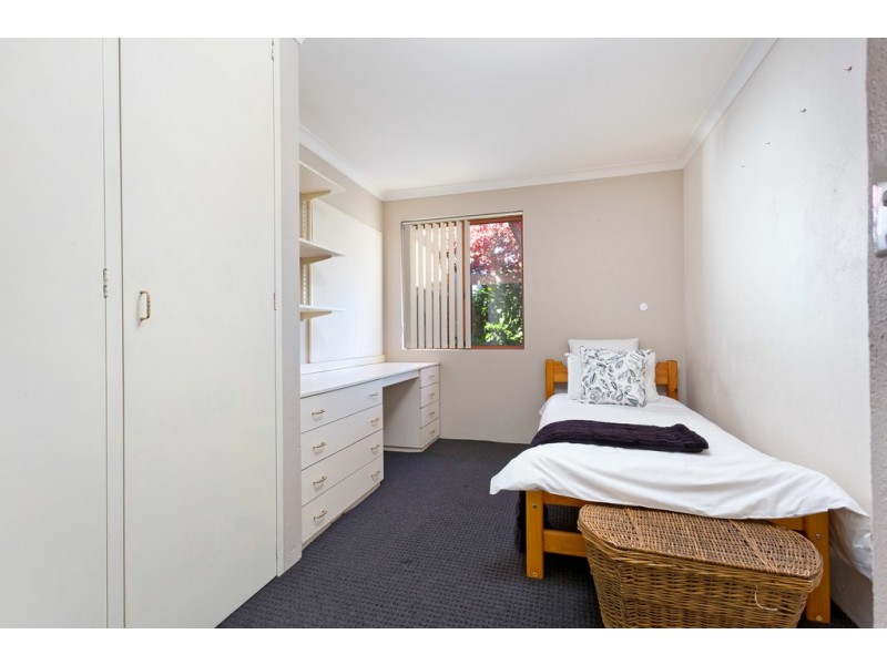 12 Orwell Court, Munster WA 6166