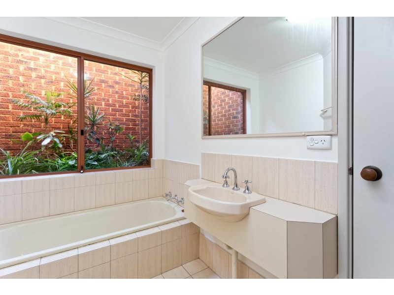 12 Orwell Court, Munster WA 6166