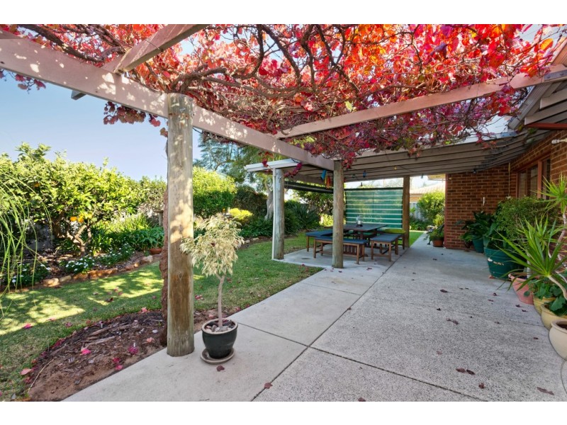 12 Orwell Court, Munster WA 6166