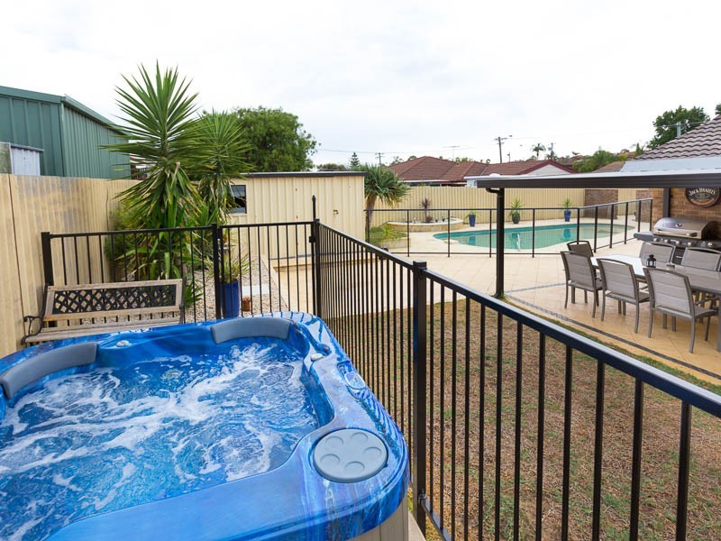 21 Sowden Drive, Samson WA 6163