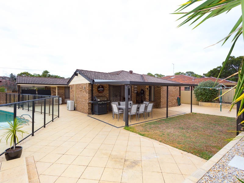 21 Sowden Drive, Samson WA 6163