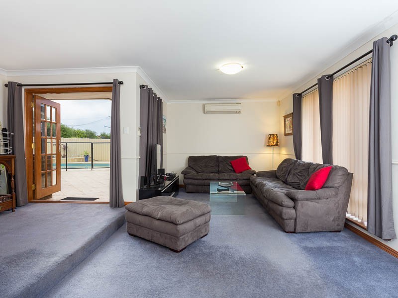 21 Sowden Drive, Samson WA 6163