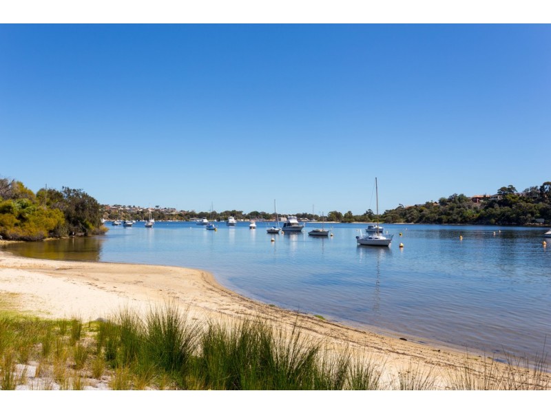 2/30 Yeovil Crescent, Bicton WA 6157